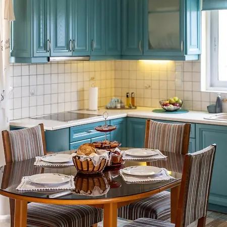 Chrysa Traditional Family House *