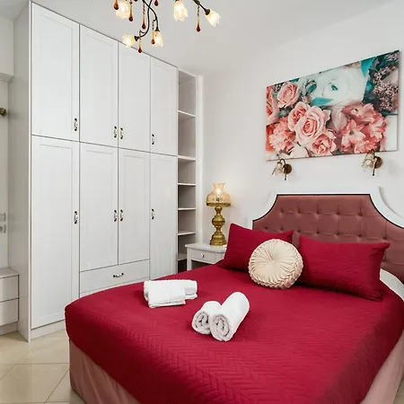 Chrysa Traditional Family House