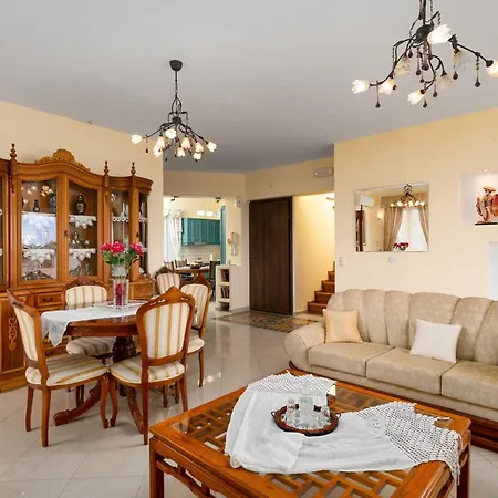 Chrysa Traditional Family House Апартаменти *