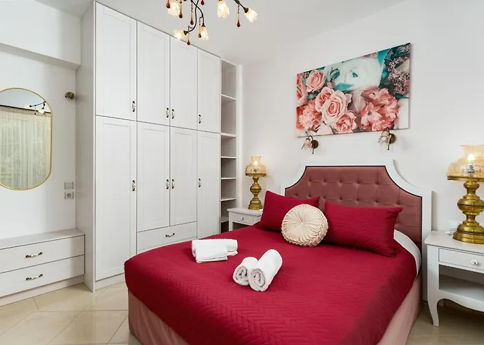 Chrysa Traditional Family House