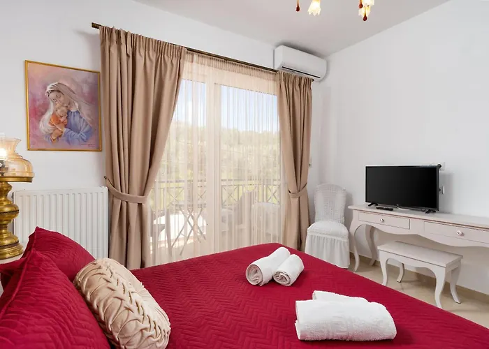 Chrysa Traditional Family House Apartment