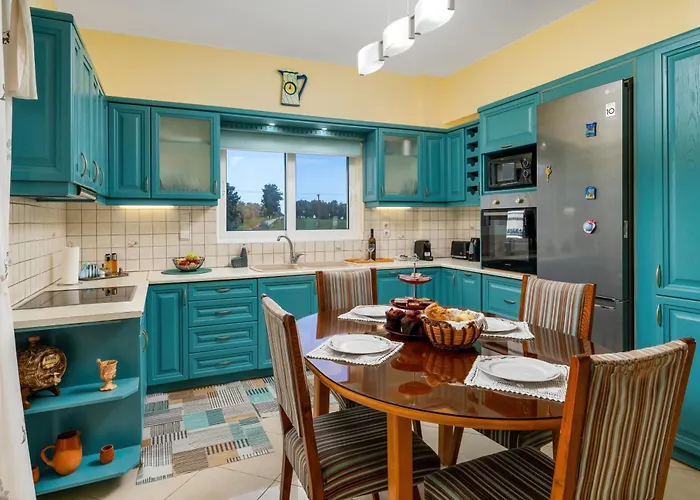 Chrysa Traditional Family House *